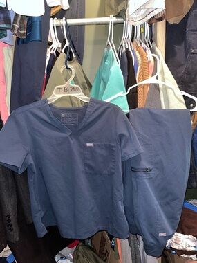 Medium Petite FIGS Dark Harbor Navy Scrub Set